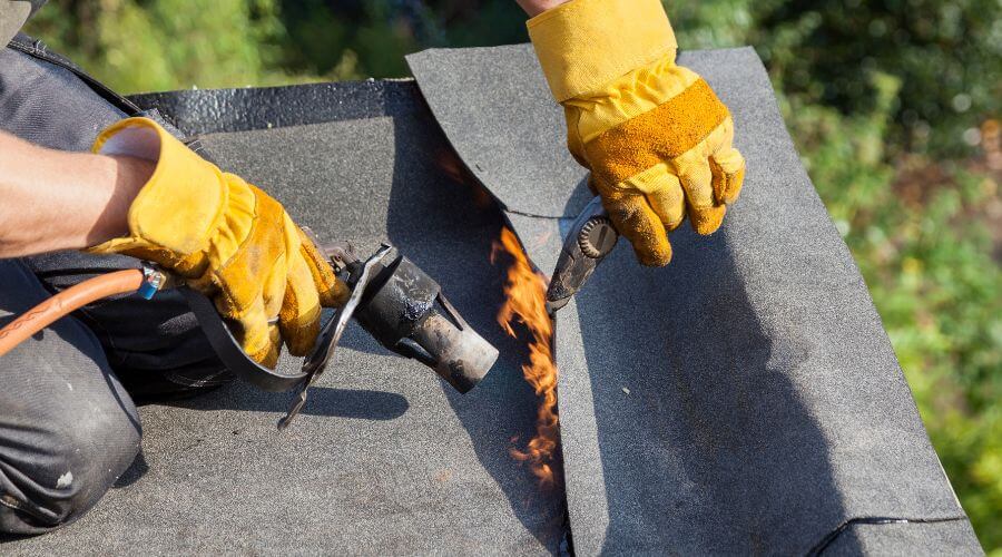 Professional gutter cleaning in Rosenberg, TX